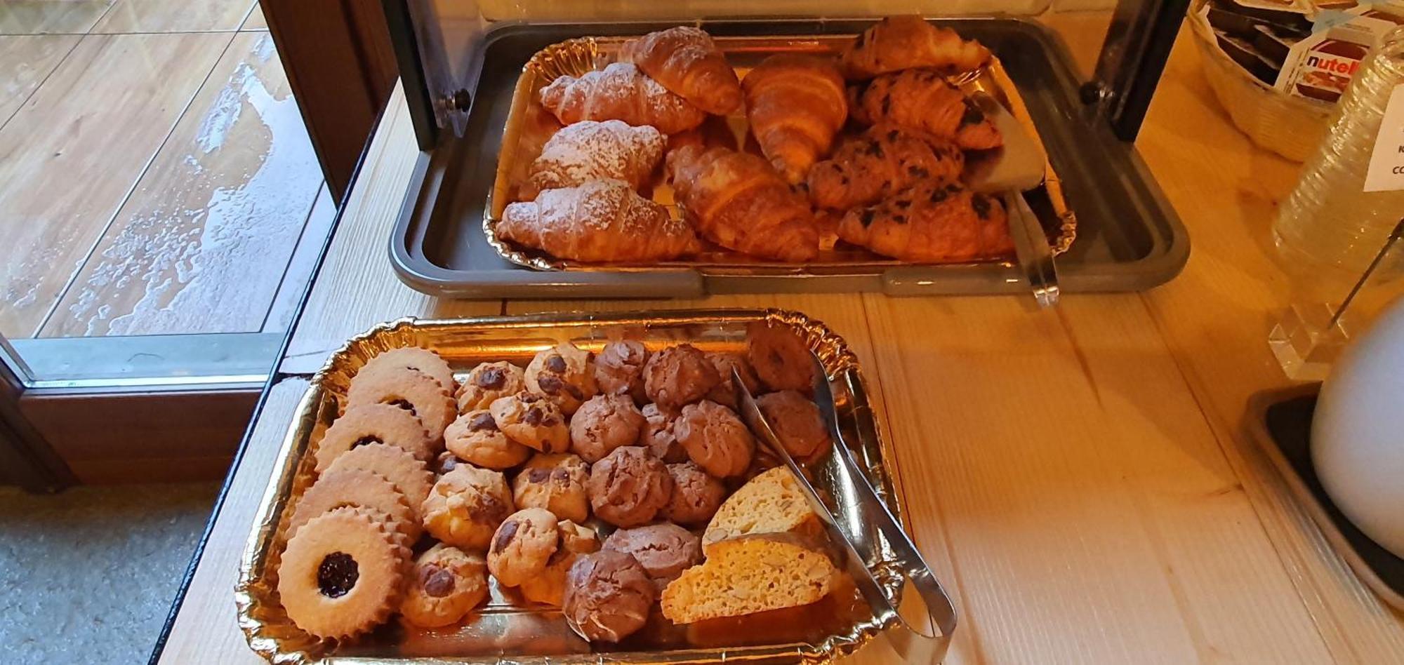卡德拉戈酒店 赫拉弗多纳 外观 照片